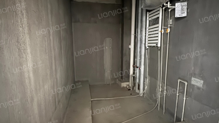 鸿坤理想尔湾 4室2厅 南 北-卫生间B