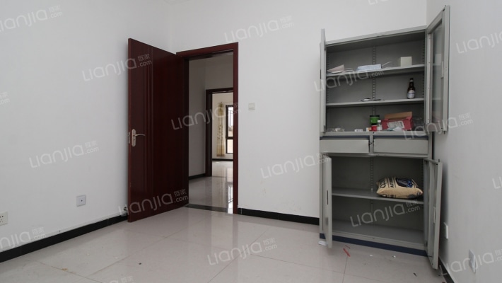 南北通透大户型洋房，采光好，视野好  带阁楼-卧室B