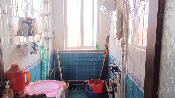 此房满五唯一，地理位置优越，南北通透采光好，税费低-卫生间B