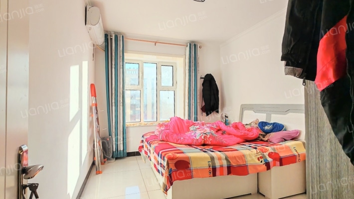 三利中和城C区南北通透中等装修   全天采光无遮挡-卧室A