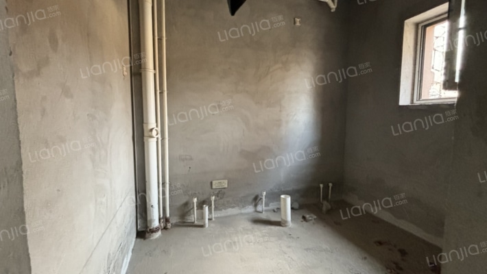 联排别墅，诚意出售，房本在手，随时过户.-卫生间B