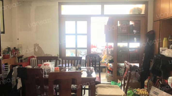 此房本满五年，南北通透，采光充足，地理位置好-餐厅