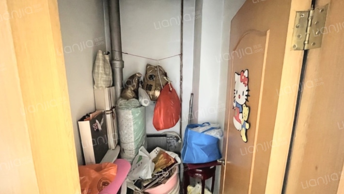 主城区东兴北街 板楼2层 大四居 集中供暖-卫生间