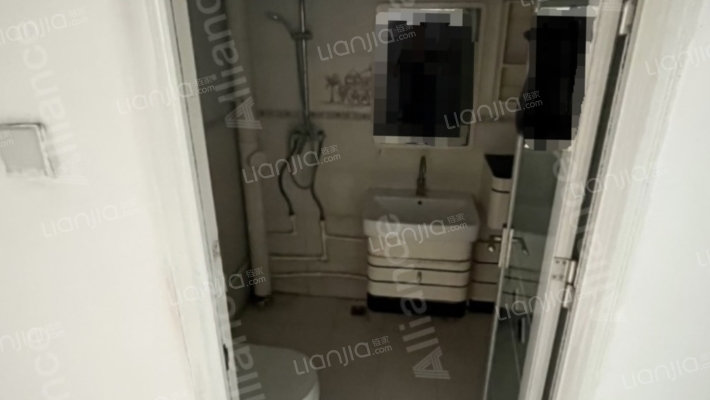 东兴南街，鹏润四季花园，南北通透，简装-卫生间