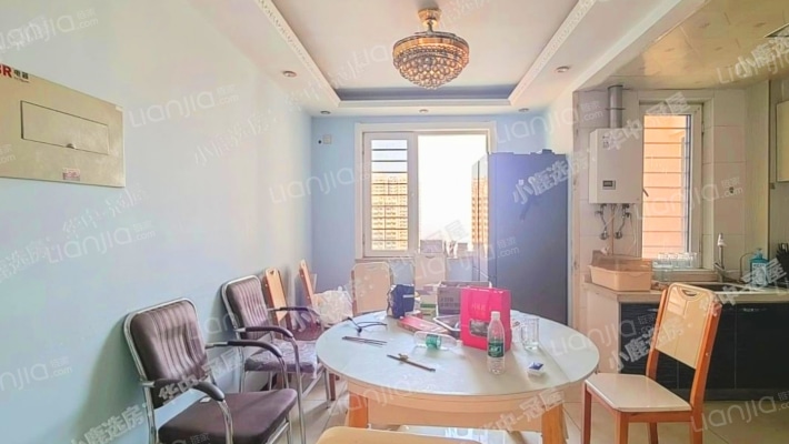 水岸花城大三居，南北通透，户型方正，采光视线很好-餐厅