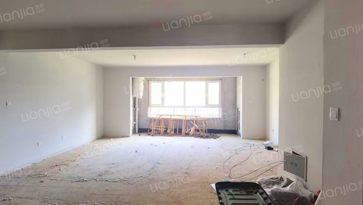 双语旁集中供暖纯洋房品质社区大三居-客厅