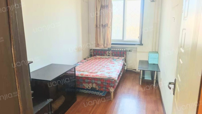 此房满五，带装修，税费比较低，交通便利，配套齐全-卧室A