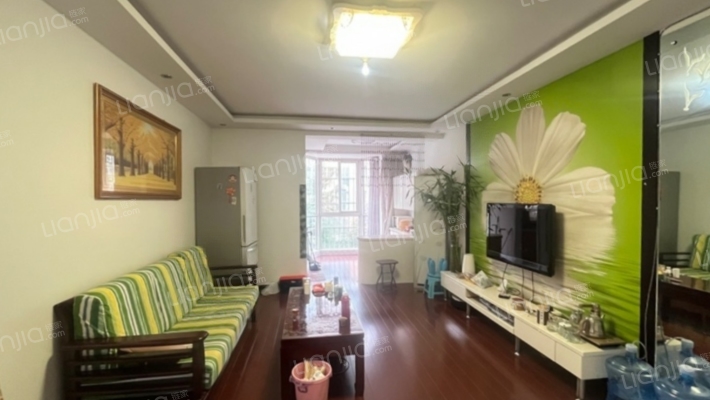 德信公园旁  集中供暖社区 名流五期低楼层 价格可谈-客厅