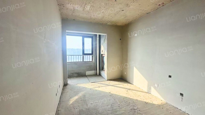 小区位于润禾街，交通便 利。 房本满二，可贷款-卧室B