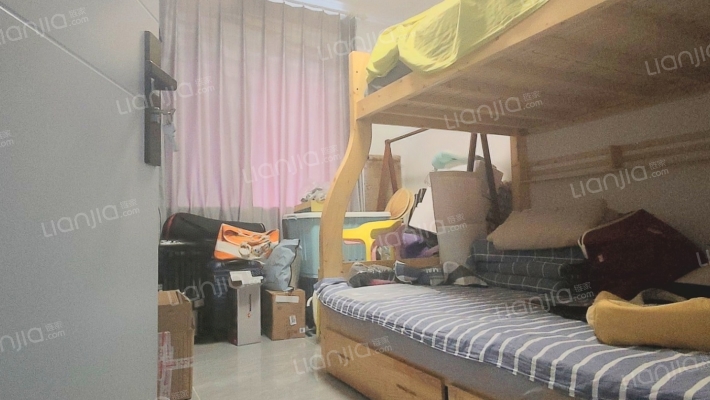 南北通透大三居，户型方正，采光好。-卧室B