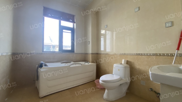 开发区 竹语堂 东户3层双拼别墅 大院户型 ＋60平-卫生间B