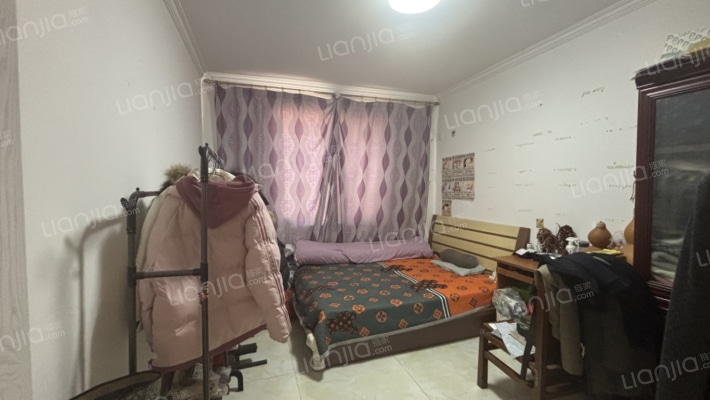 青花府南北通透两居室 中上楼层 采光好-卧室B