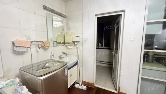 永安小区 4室2厅 南 北-卫生间A