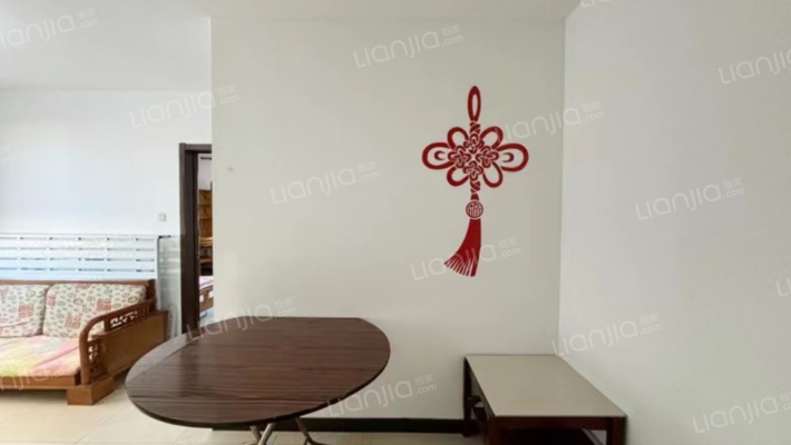 新本包满二的税，看房提前联系，中间楼层，东北户型-餐厅