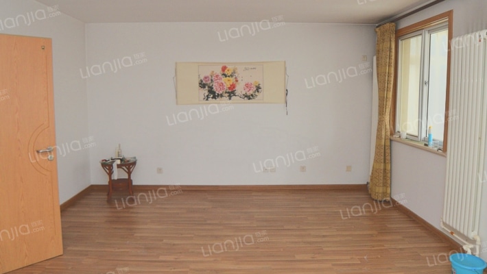 纯正别墅区一层带院南北通透环境好-客厅B