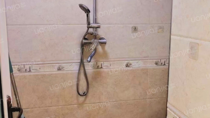 三利中和城一期位置好 其他采光无遮挡  价格合理-卫生间