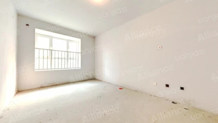 此房毛坯房，通透两居室，一梯两户，小区环境优美-餐厅