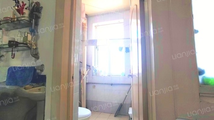 华阳路西丁旁 没上水 好楼层 双阳台公摊小 急售-卫生间