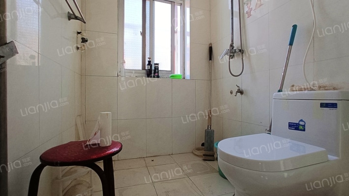 房子是南北通透户型 格局好 采光好-卫生间