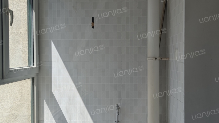 水岸花城，好房源，环境好，交通便利。-阳台