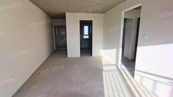 高楼层两居户型好视野好带车位毛坯随心装-客厅