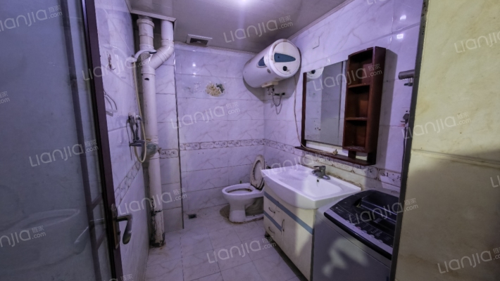 鹏渤御苑 4室2厅 南 北-卫生间