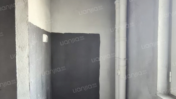 急售三利东区大三居，三阳开泰户型，价格美丽-卫生间B