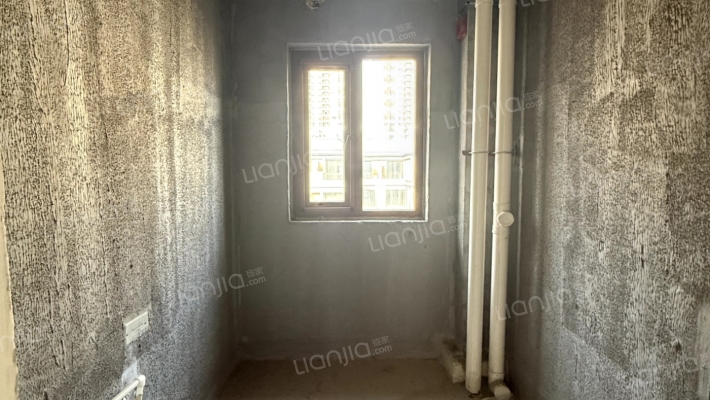 鸿坤理想尔湾 4室2厅 南 北-卫生间A