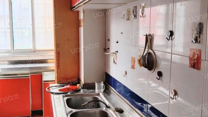 此房本满五唯一，税率低。商场，医疗,交通便利。-厨房