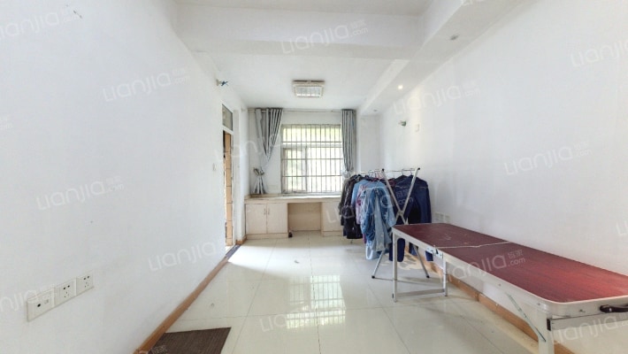 红霞名苑二手房实景图