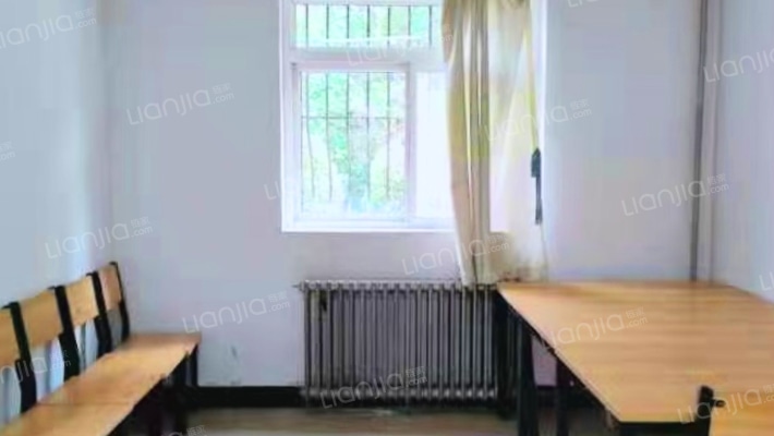 范阳路，板楼南北通透三居，交通方便-卧室B