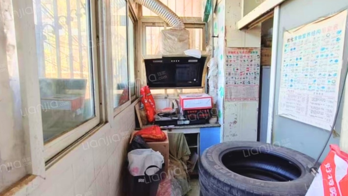 华阳水电单位房户型方正  南北通透  客厅两个卧室朝南-厨房