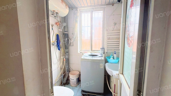 出门冠云路，近火车站，近菜市场，低楼层-卫生间