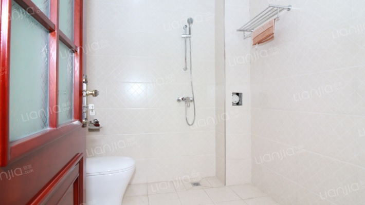 军欣别墅 带花园  满二精装修  停车方便-卫生间E