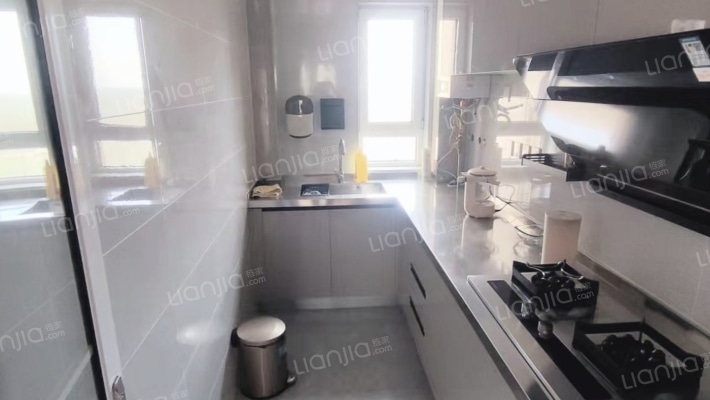 楼层户型好 南北通透 精装修可直接拎包入住-厨房