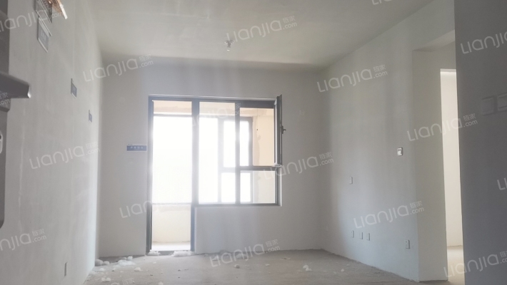 全明格局 户型方正 一梯两户 集中供暖  采光无遮挡-客厅