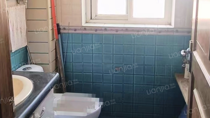 此房满五唯一，地理位置优越，南北通透采光好，税费低-卫生间A