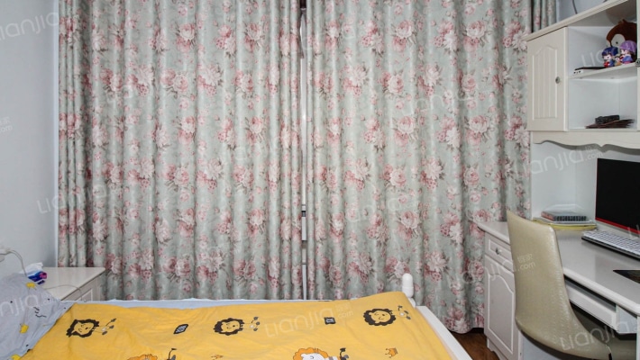 龙腾国际三室精精装修有证有暖气拎包入住-卧室C