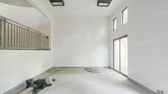 龙湖蓝湖香颂二手房实景图