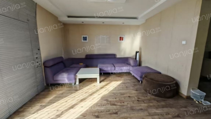 6-7层的 大房子 ，70年大产权-客厅