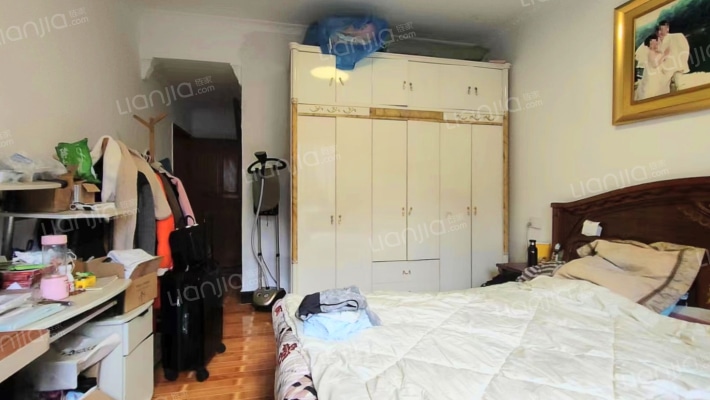 卖点：小区房龄较新，户型方正，装修保持完好-卧室D