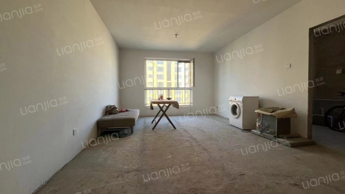 开发区 钻石广场  南北通透两居室  中上楼层-客厅