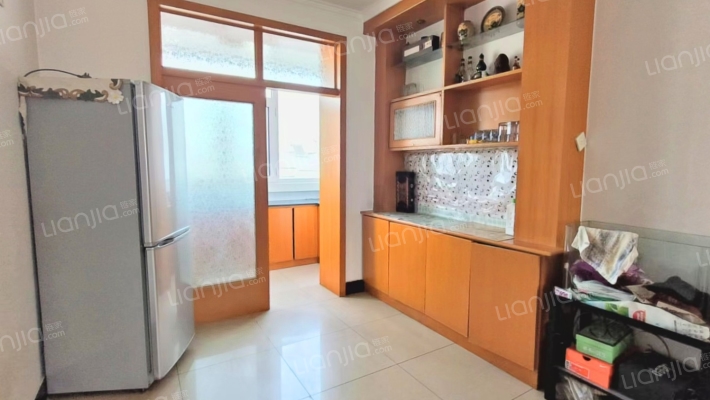 游福街小区南北通透大两居集中供暖-餐厅