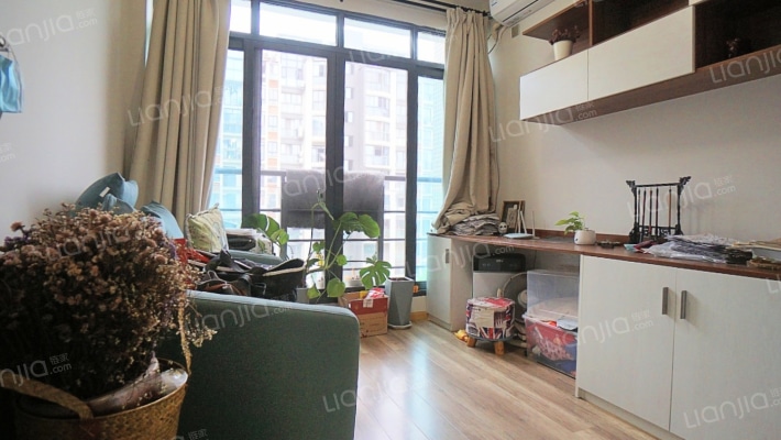 南岸长江之滨B区带车位，精装3房，安装地暖和水暖-卧室A
