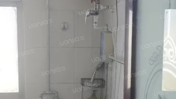 满五不唯一， 税费少， 简单装修-卫生间