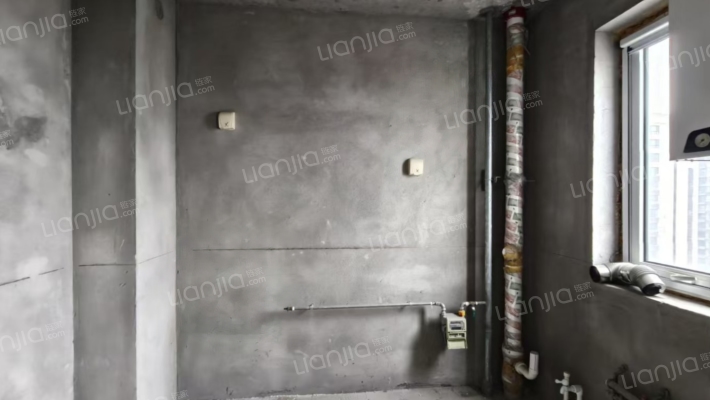 急售三利一期大四居，毛坯好装修，价格美丽-厨房