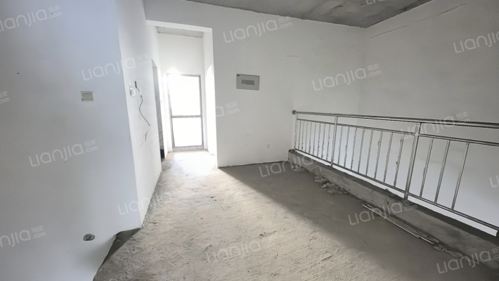 香邑溪谷原墅一层下叠带下跃 大院 有车位-客厅B