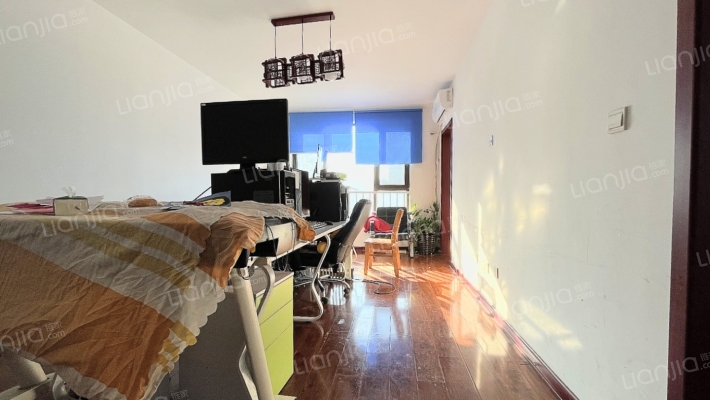 鸿坤小三居，满二，带装修，低楼层，出行方便-客厅