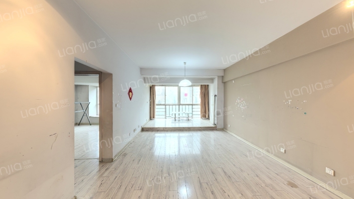 克拉上城二手房实景图