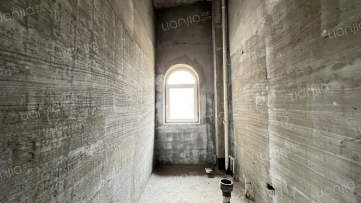 哈弗小镇联排别墅，房本满二带地下室，打造绿色生态社-卫生间C